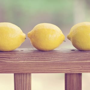 Sustainable-DIY-cleaners-with-lemons